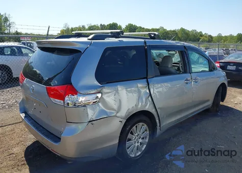 2014 Toyota Sienna Xle 7 Passenger z USA, uszkodzony, nr VIN 5TDDK3DC5ES076299